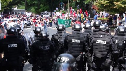 Trump culpa a los dos bandos por lo de Charlottesville