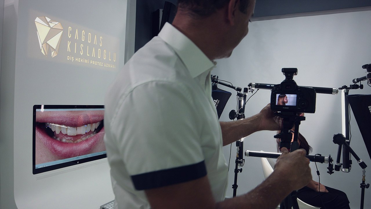 Mutlu Ol Ve Gülümse (Diş Estetiği - Gülüş Tasarımı)