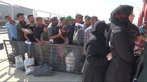 Kilis Suriyeliler Bayramlaşmak Için Ülkelerine Dönüyor