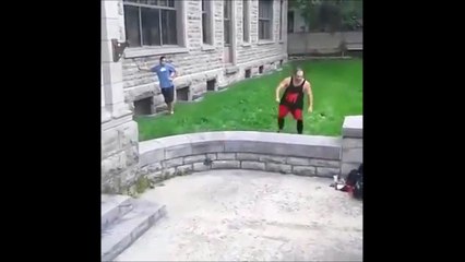 Descargar video: Tu crois qu'il n'est pas fait pour le Parkour... Tu te trompes