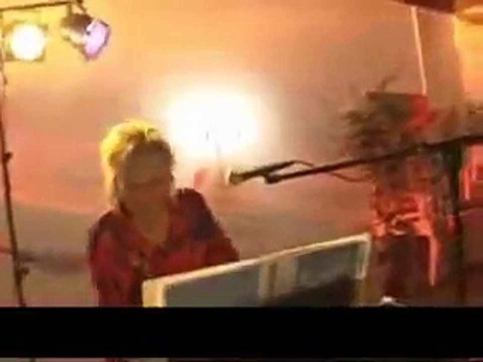 Eating the Mic !