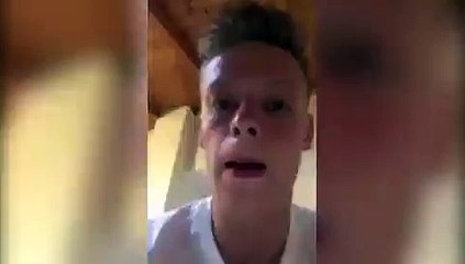 Holiday girls find intruder's safety message on mobile