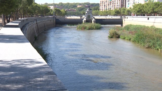 Rescatado un hombre tras caer al río Manzanares
