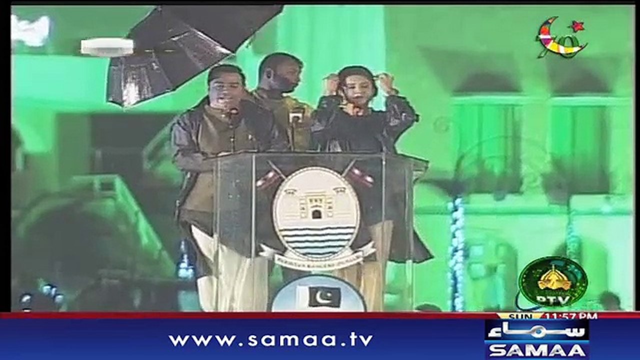 Army chief hoists largest flag of Pakistan at Wagah Border