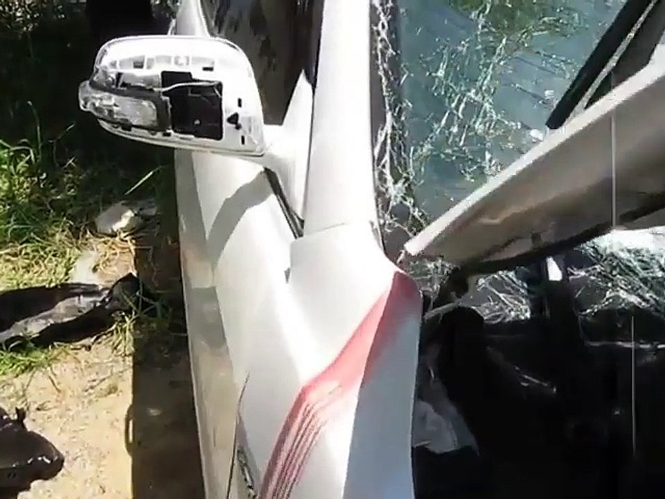 Un tapis de sol cause un accident de voiture