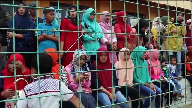 Plus de 12 000 danseurs traditionnels indonésiens réunis dans un stade pour une performance