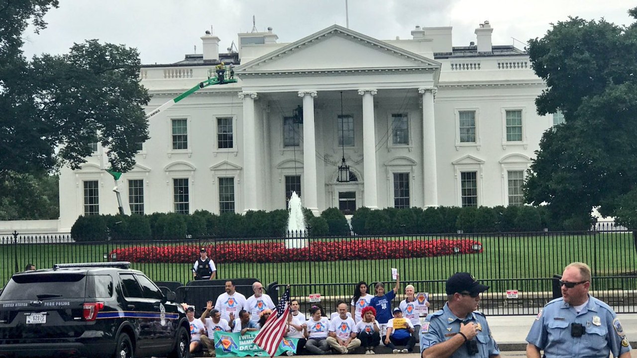 Activists March to White House in Support of DACA