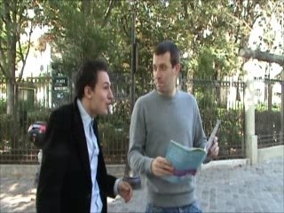 LES TOURISTES A PARIS (la place de la bastille)