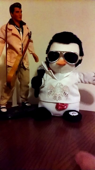PENGUIN ELVIS SINGS