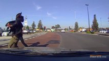 Cette femme intercepte une bagarre sur un parking de supermarché !