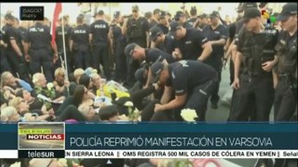 Policía polaca reprime protesta antifascista en Varsovia