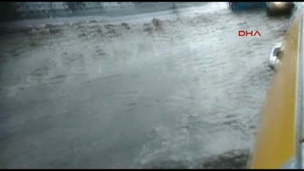 Erzurum'a Yarım Saatte 18 Kilo Yağış Düştü Ek