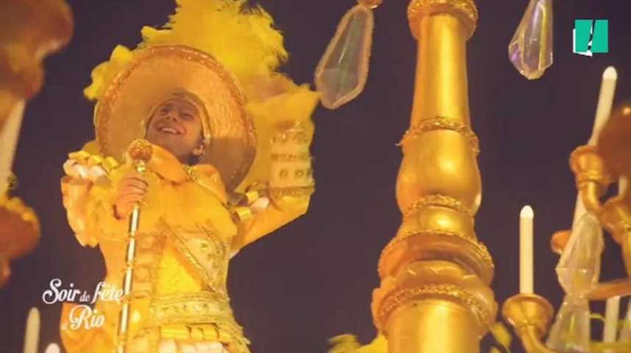 Quand Stéphane Bern danse sur un char au Carnaval de Rio
