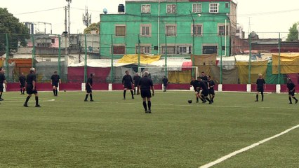 Fútbol “de negro” eleva orgullo de barrio bravo de México