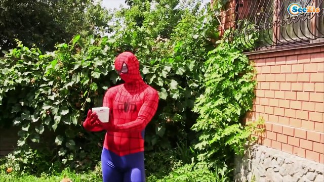 Spiderman & Frozen Elsa Loses dress and Maleficent Get Superhero Powers in Real Life