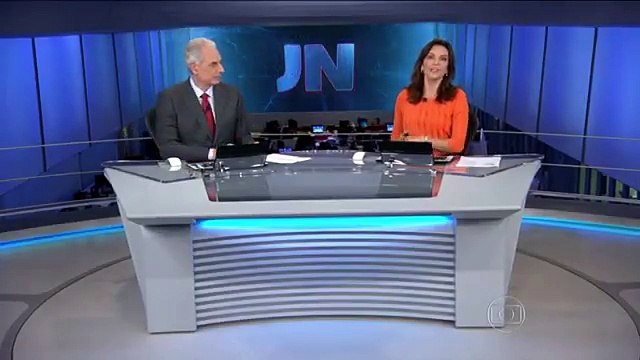 Helen Porter of Helen Porter Advanced Cosmetics Performing Medical Permanent Make Up