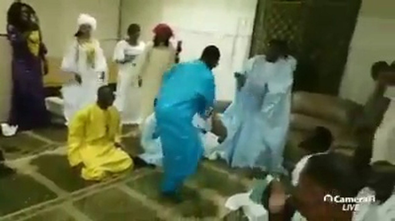 Voici la vidéo de Cheikh Bethio qui a fait sortir Serigne Mame Mor Mbacké de ses gondes