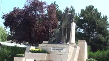 Gazi Osman Paşa Anıtı Deterjanla Yıkandı