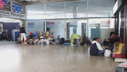 El Terminal de Transportes de Bogotá, un refugio de paso para los venezolanos que huyen de la crisis
