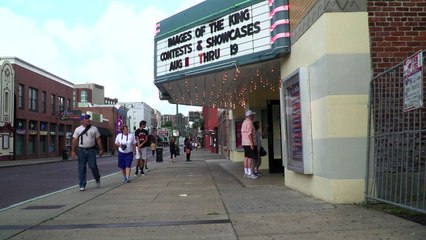 Los imitadores de Elvis acuden a Memphis a rendir tributo al Rey