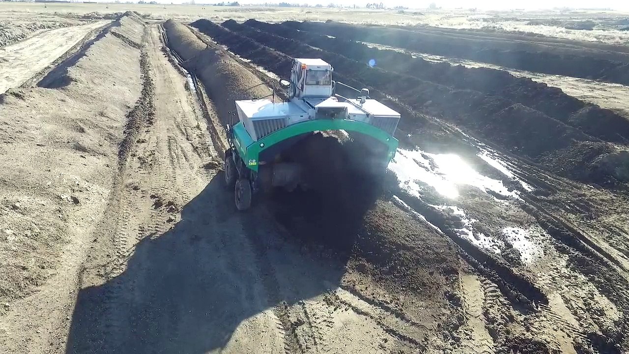 Ahır gübresi karıştırma makinesi