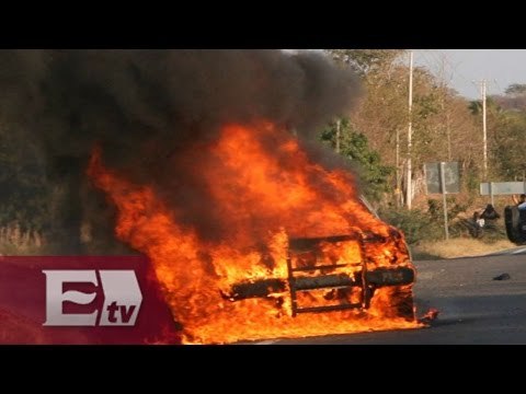 Vecinos de Chimalhuacan, Edomex, queman patrulla de policías / Excélsior Informa