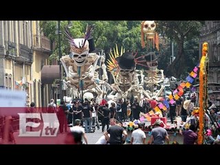 Inician ensayos para rodaje de 'James Bond' en Zócalo capitalino / Titulares de la tarde
