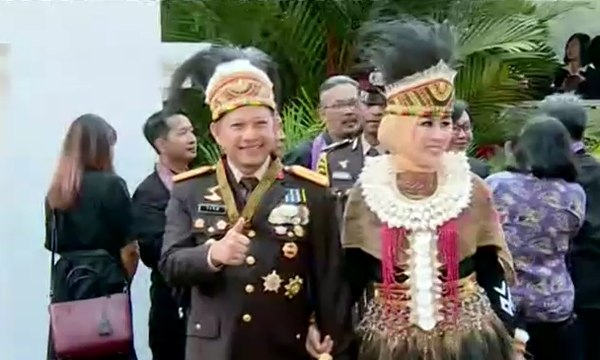 Warna Warni Baju Adat Ramaikan HUT ke-72 RI