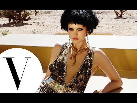 沙漠之眼Golden Eye 服裝大頁拍攝花絮 | Vogue Fashion