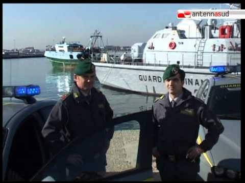 TG 24.10.11 Sbarco di clandestini nel Porto di Bari, fermati 15 scafisti
