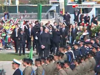 Tải video: TG 04.11.11 Napolitano al sacrario di Bari, prima tappa della due giorni in Puglia