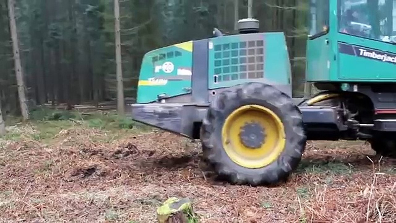 Amazing Modern Mega Machines Unusual Woodwork Sawmill Wood Timber Tractor Cleaver Saw Timberjack (3)