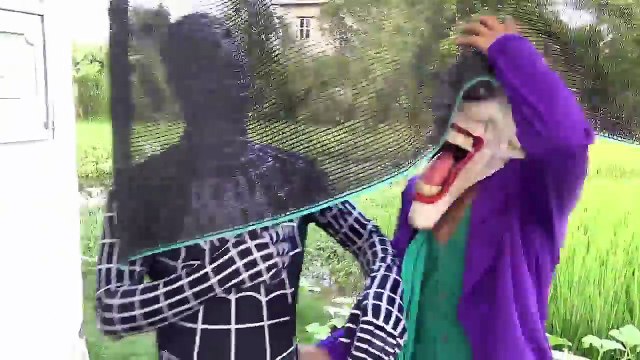 Homem Aranha Banhos de sol Elsa congelada Mulher Gato Apaixonar se Palhaço Brincadeiras Ví