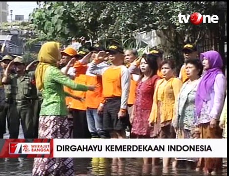 Unik, Upacara HUT RI di Tengah Sungai