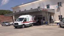 Ambulansla Otomobil Çarpıştı: 3 Yaralı