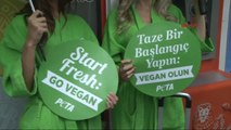 Peta Üyesi 2 Kadından Kadıköy'de İlginç Eylem