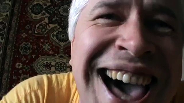 Видео Геннадий Горин весело поёт под свою музыку хорошую