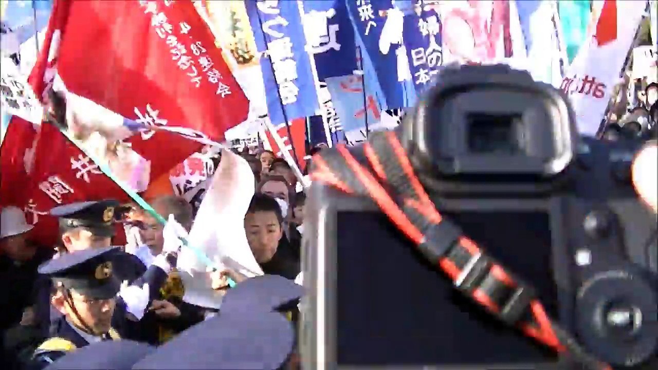 ( 検閲動画 No.001 ) 明治公園でデモ参加者が警察官によって身柄保護された瞬間 ( 1分45秒 ) [ 2013.03.09 ]