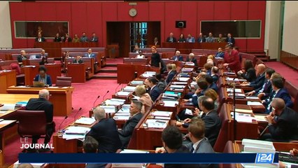 Australie: une sénatrice arrive au Parlement en burqa
