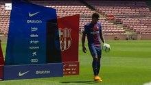Paulinho présenté au FC Barcelone