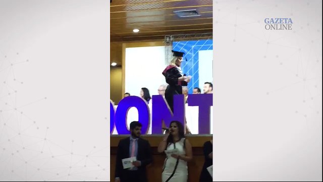 Menino com paralisia reage ao ouvir músicas da cantora Paula Fernandes