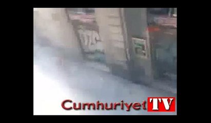 Barcelona'daki saldırı sonrası panik anı kamerada