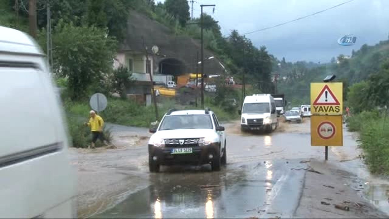 Rize'de Şiddetli Yağış... Salarha Deresi Taştı
