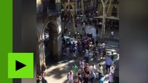 [Actualité] Des passants fuient après l’attaque au camionnette à Barcelone