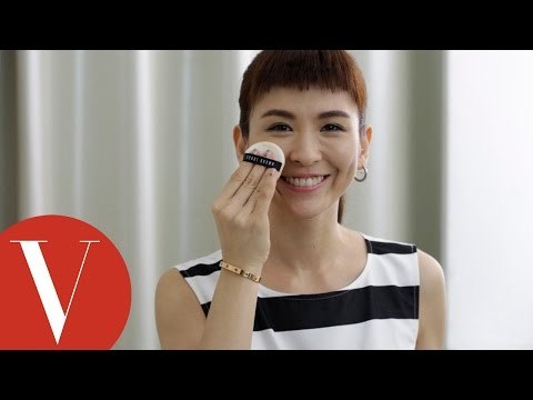 魏如昀示範 拍打氣墊粉餅也是有順序的 | 女星請分享 | VOGUE