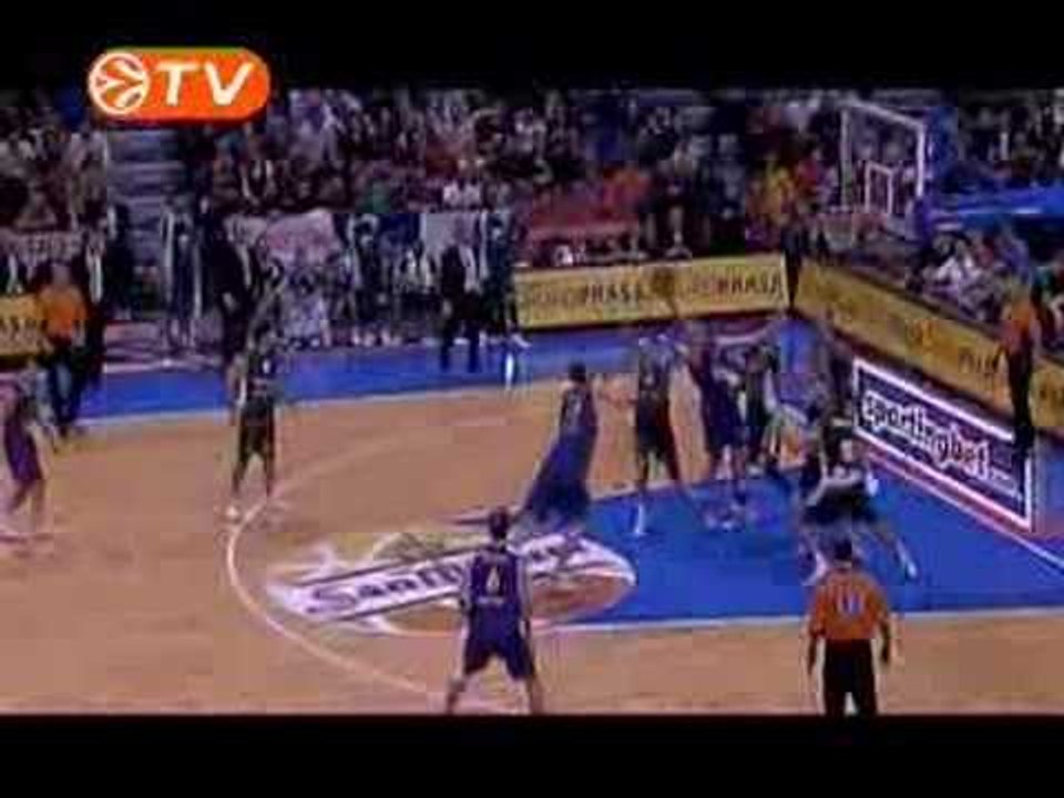 Video Face-off: What a rebound!