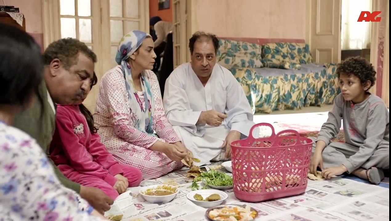 المشهد الهزلي أقوى من سلسلة بين أول سلسلة سرايات - وجبة كاملة لتناول الطعام بعض من طريقة فكاهية
