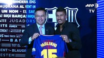 Barcelona apresenta Paulinho