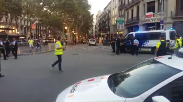 İspanya'da Minibüs Kalabalığın Arasına Daldı (3)