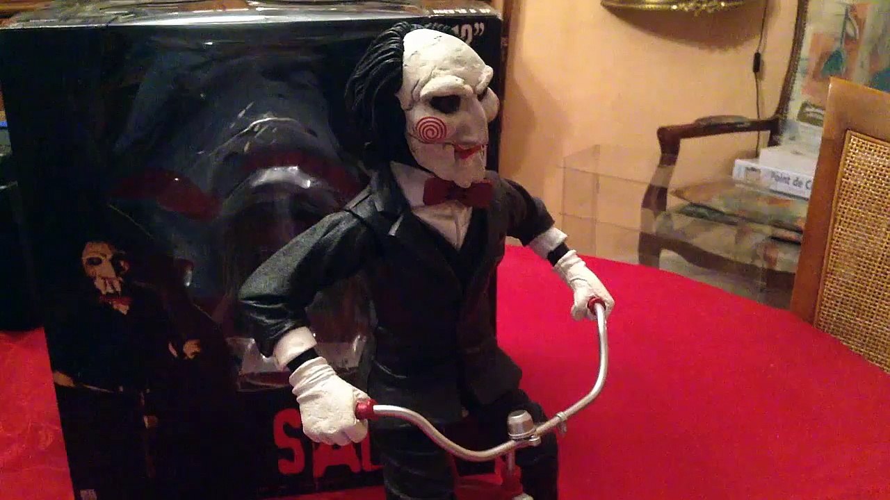 Figurine Saw marionette Billy sur son tricycle